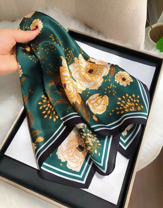 Woman mulberry silk scarf green